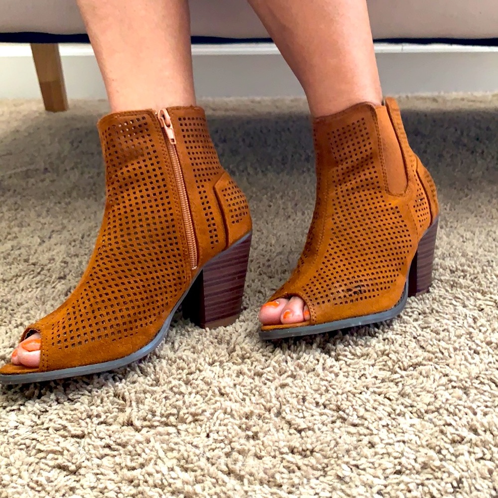 Open Toe boots - Picture 2 of 3